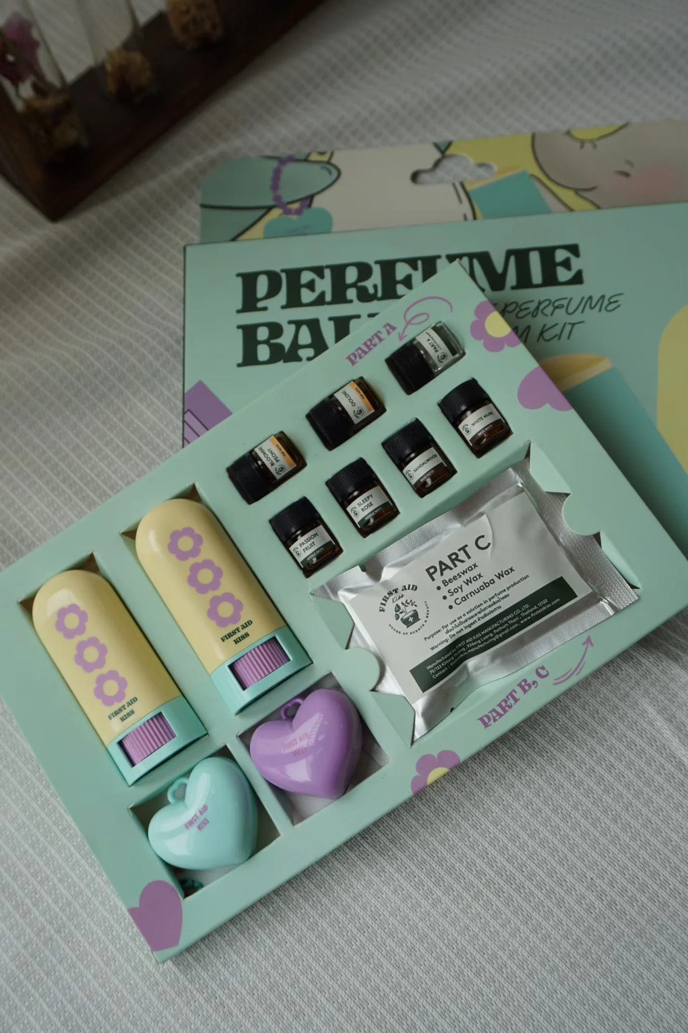 ชุด DIY Perfume Balm พร้อมขวดกลิ่น แท่งบาล์ม และตลับหัวใจ