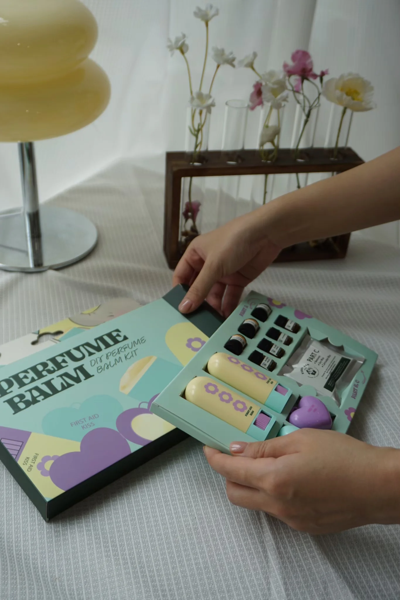 เปิดกล่องชุด DIY Perfume Balm เพื่อเริ่มทำที่บ้าน